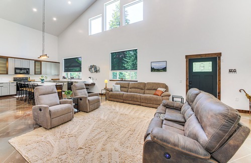 Boundary County House | Relax, Reconnect & Explore: Modern Idaho House!
