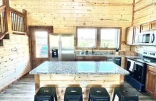 Golden Cabin | RiverBend Haven-Sleeps 8-River Access