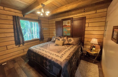 Houston Cabin | Riverfront, Authentic, Luxury Log Cabin-Bison