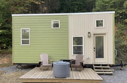 Dillsboro Apartment | Riverfront | Hikes, Rafting & Smokies Close!