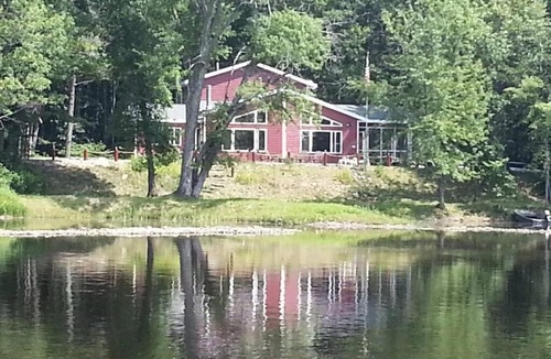 Wallace House | Riverfront Private Wooded 4-Season Cottage Retreat
