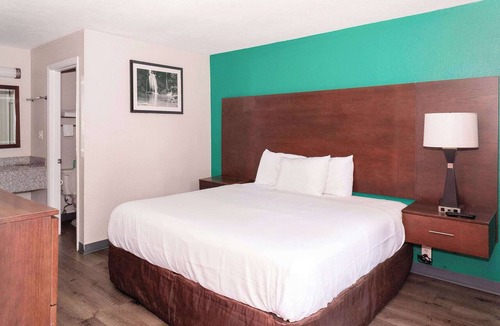 Augusta Hotel | Rodeway Inn