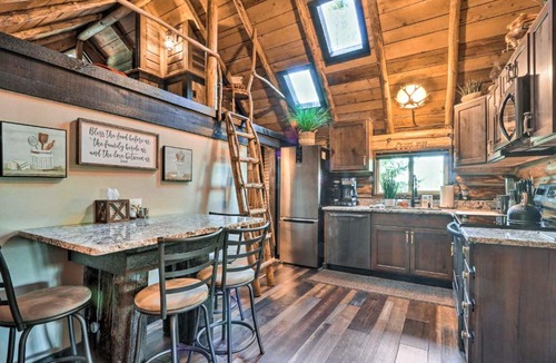 Post Falls House | Rustic Post Falls Cabin Family Friendly!