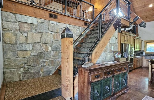 Price House | Rustic Riverside Ranch Getaway