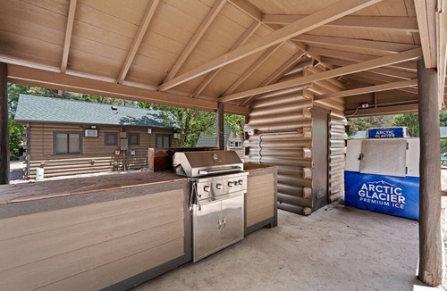 Colorado Springs Cabin | Scenic Woodland Cabins with Modern Comforts Near Garden of the Gods in Colorado Springs, Colorado