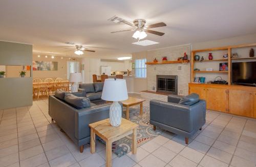 Concan Hotel | Seven Bluff Cabins