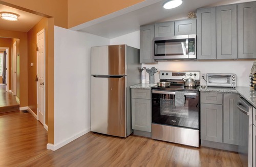 Fairland Apartment | Silver Spring Castle Apt ~ 16 Mi to Capital!