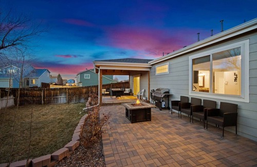 Centennial House | Sleepover in Centennial Big Backyard Pets Welcome