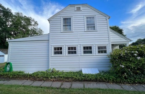 Poughkeepsie Villa | Spacious 1 BR Unit w/Washer-Dryer and Parking