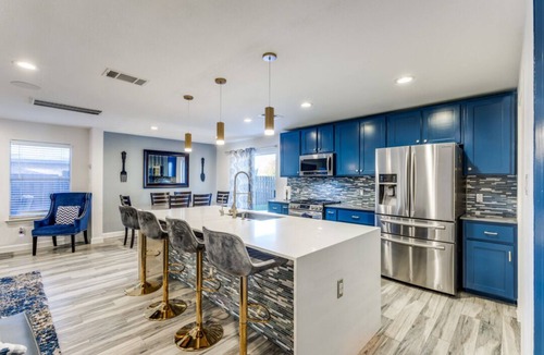 Leander House | Spacious Home with Gorgeous Backyard Kitchen, Close to Top Shopping Destinations