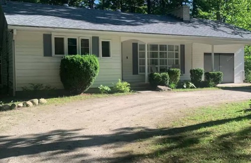 Sauble Beach Cottage | Spacious, renovated Beach House