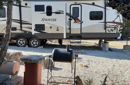 Utopia House | STARLIGHT DELUXE RV