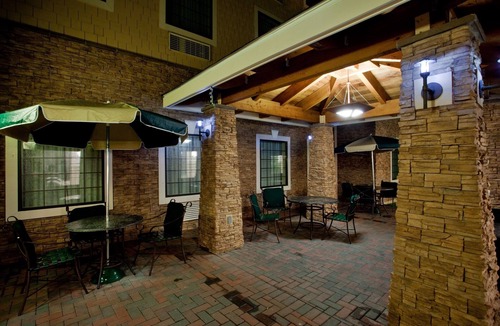 Chesapeake Apartment | Studio | Free Breakfast. Indoor Pool & Hot Tub.