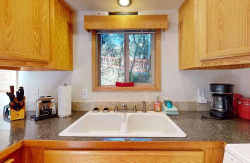 Brookings Cabin | Tree-lined cabin with studio & gorgeous decks, just up from Whaleshead Beach