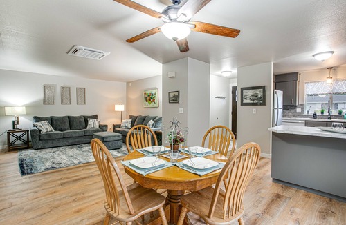 Enumclaw House | Updated Duplex Home < 1 Mi to Downtown Enumclaw!