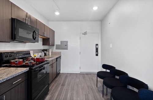 Corryville Apartment | Upscale 2 Bed Suite — Mins to Downtown Cincinnati!