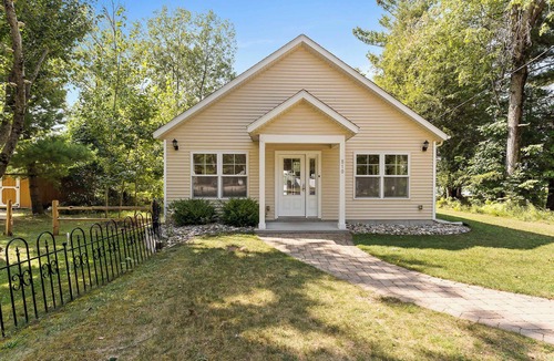 Kendall House | Vast Open Floor Home with Fire Pit on the Lake