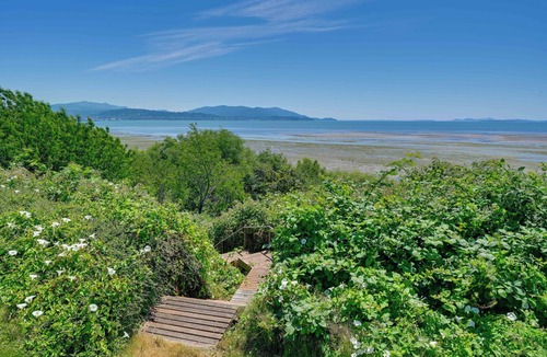 Marietta-Alderwood House | Waterfront Bellingham Bliss: Steps to Beach!
