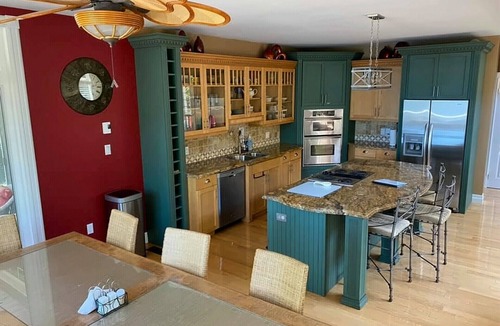 Nipissing House | Waterfront Executive Cottage on Nipissing