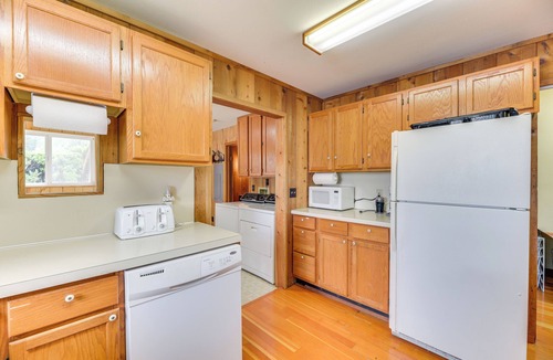 Grapeview Cabin | Waterfront Grapeview Escape w/Boat Dock & Views!