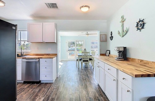 Spring Hill House | Waterfront,Private Beach Dock Kayaks, Grill ,Firepit,SUN,HeatedPool,3 Beds
