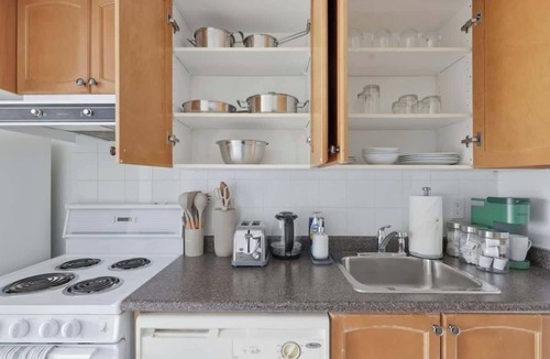 Fort York Apartment | Waterfront Studio at Fort York Walk to the Lake