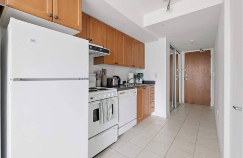 Fort York Apartment | Waterfront Studio at Fort York Walk to the Lake