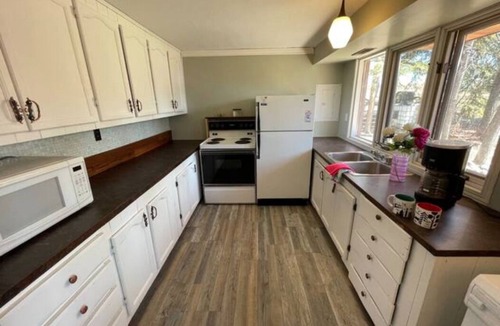 Athabasca Cottage | Whimsical Cottage by the Lake