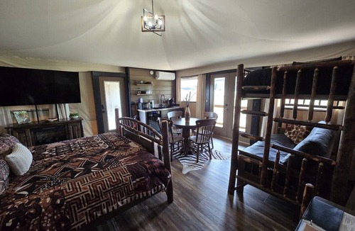 Town of Sullivan RV Rental | Zebra Luxury Tent #6