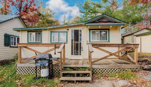 2-Bedroom Cottage #5 - Lodgepole Pine in Gravenhurst