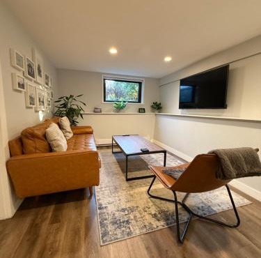 2-Bedroom Private Suite, Free Parking, Near Main St & Downtown in Vancouver