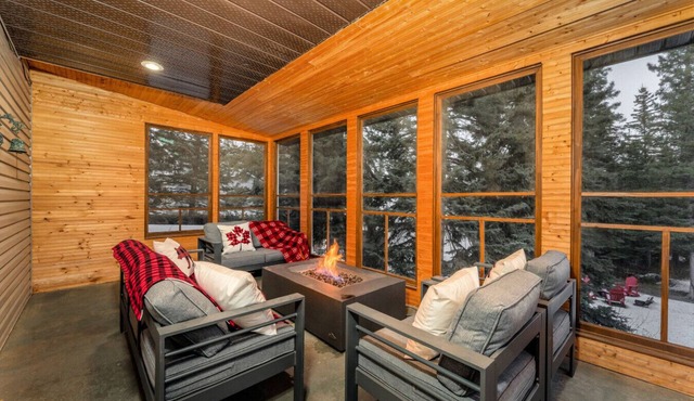 2-Minute DRIVE to Jasper National Park | 5 Bedrooms/4 Bathrooms & 8 Beds in Jasper