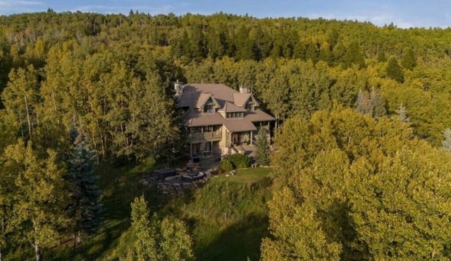 2 Queen Bdrms | 1 Bthrm | Bragg Creek in Bragg Creek