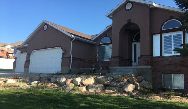 2000 sq foot exec apt./private vacation/quiet neighborhood close to ski resorts in Draper