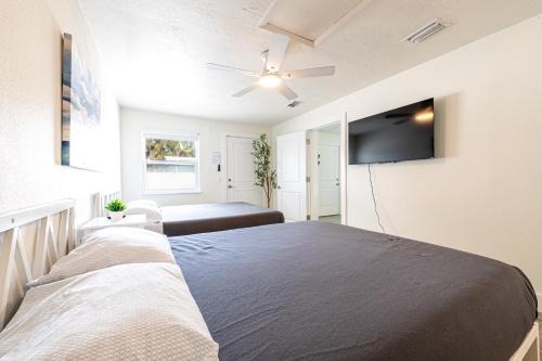 2bd 2ba Sunview 6 2Mins to BeachPool! in Clearwater Beach