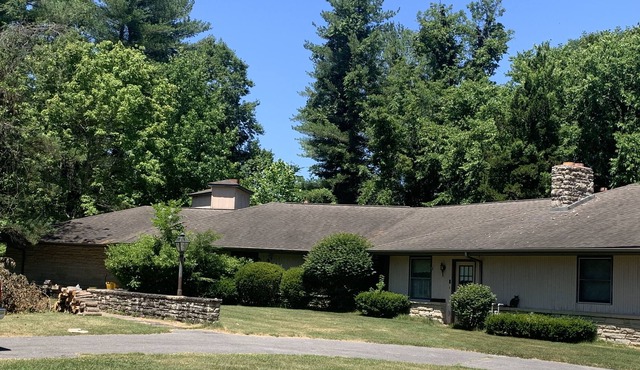 2br Guest Suite In Town on 4 Acre Private Estate in Murphysboro