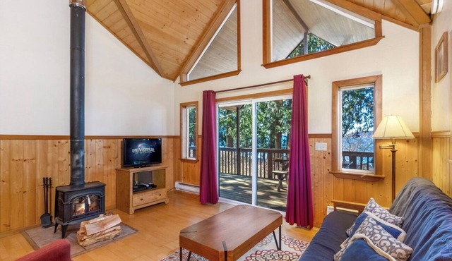 2BR Ocean View Cabin - 1 min walk to world class beach! in Eastsound