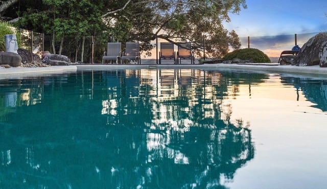 3 bedroom House. Dog friendly. Modern Kitchen. BBQ. Sleeps 6 guests. in Clunes
