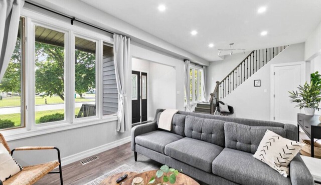 4Bed Apt With a Firepit + Golf Club in Windsor