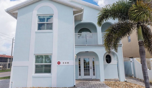 5 BD, 3 bath, 200 Yards to Cocoa Beach in Cocoa Beach
