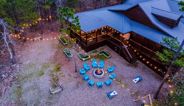 5Kings | Pool Table, Shuffleboard, Playset, Putt Putt | 2min to New Casino! in Broken Bow