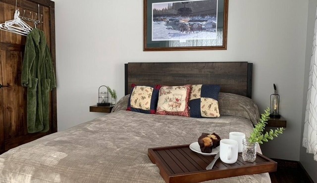 5min to YNP & HotSprings 10acre horseranch Overlooking YNP@LittleTrailCreekCabin in Gardiner
