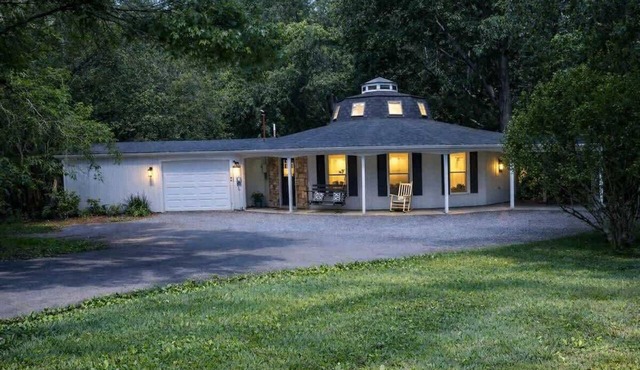 8Days a Week Retreat by Buffalo Mtn Getaway in Floyd