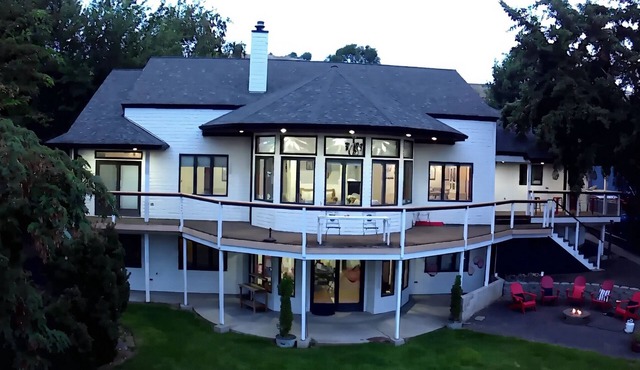 A golf course home with game room and amazing outdoor space. in Lewiston
