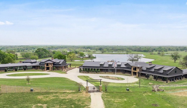 Above Seven Points Ranch | Two Wings | Bowling | Pool | Lake | 1000 Acres in Kemp