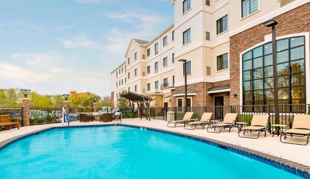 Accessible 2BR Suite w/Daily Breakfast & Pool in College Station