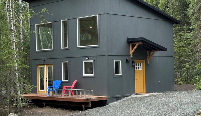 Accessible luxury chalet retreat for six in the serene Eklutna Valley in Chugiak