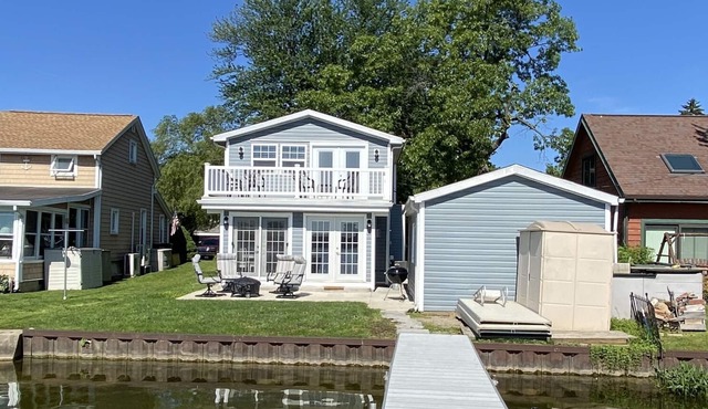 Airy, updated family cottage on all-sports lake in Manitou Beach-Devils Lake