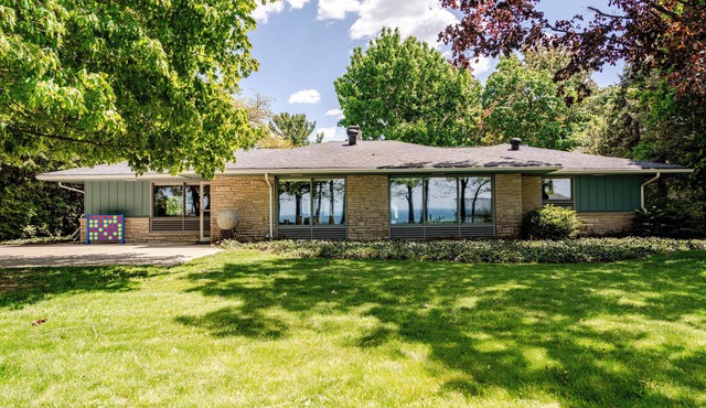 All The Waters Retro Home on Lake Michigan- PRIVATE BEACH-Large, shaded backyard in Benton Harbor