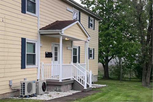 Apt 3 Comfortable and Convenient in Masury